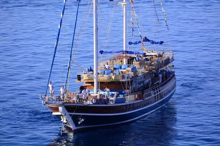 Romantic Dinner On A Pirate Yacht