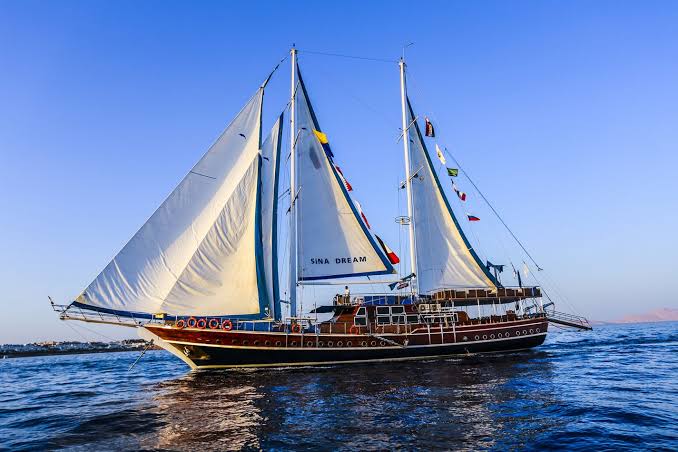 Romantic Dinner On A Pirate Yacht