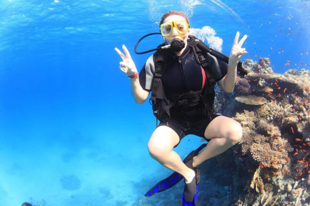 DIVING FROM A BOAT