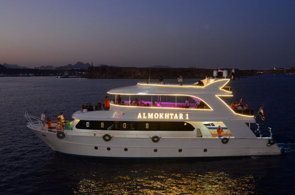 ROMANTIC DINNER ON A YACHT “FANTASTIC”