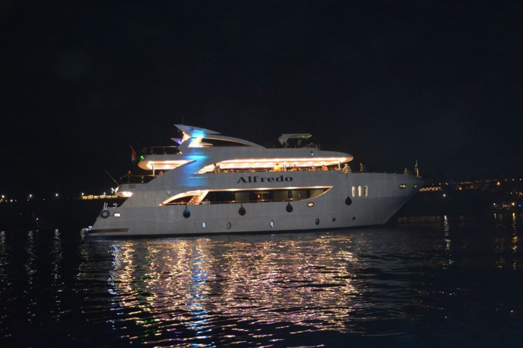 ROMANTIC DINNER ON A YACHT “FANTASTIC”