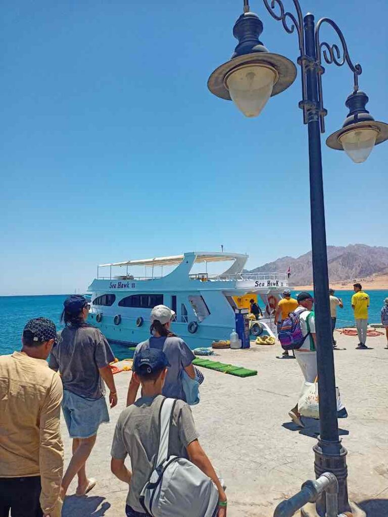 SAFARI DAHAB + THE LAGOON BY BOAT