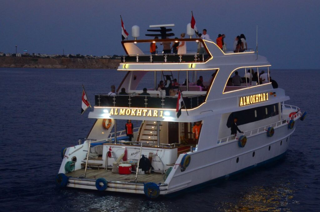 Romantic Dinner On A Yacht 