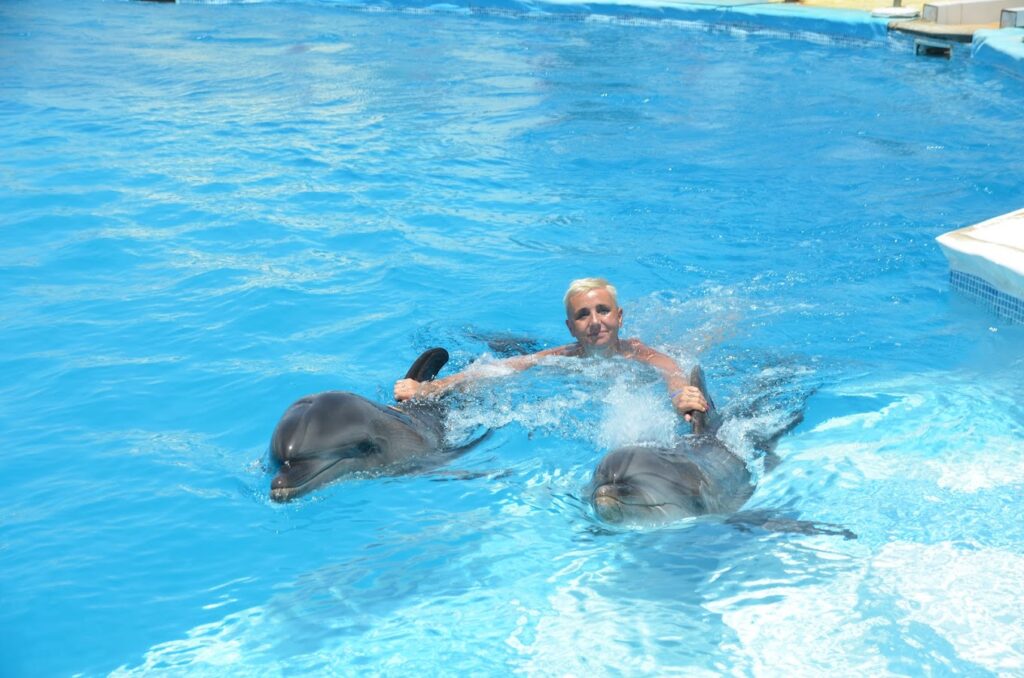 SWIMMING WITH DOLPHIN (30 min)