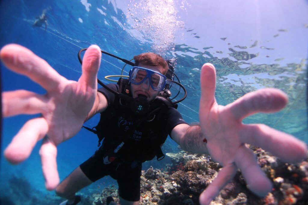 PROFESSIONAL DIVING FROM BOAT