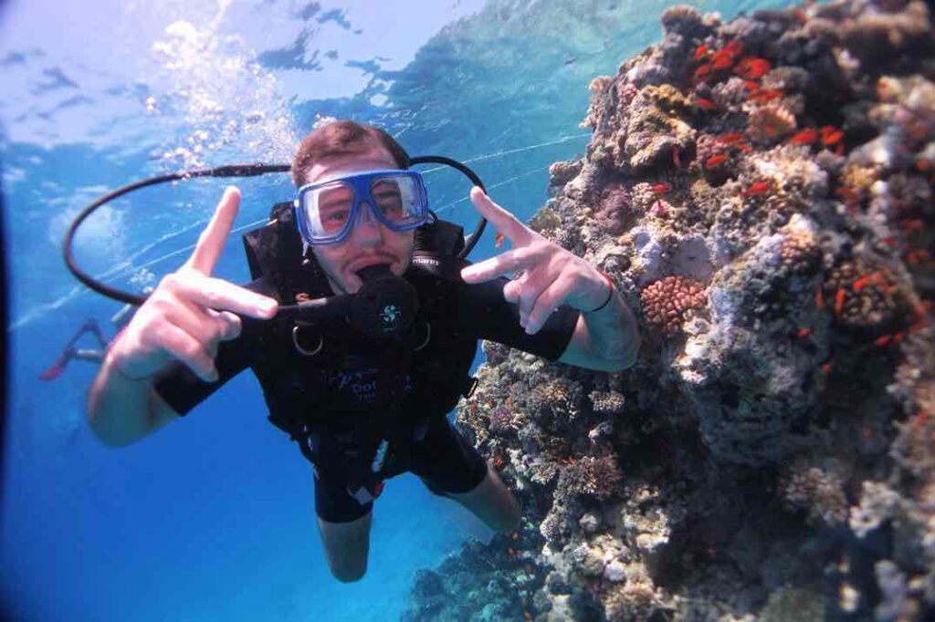 PROFESSIONAL DIVING FROM BOAT