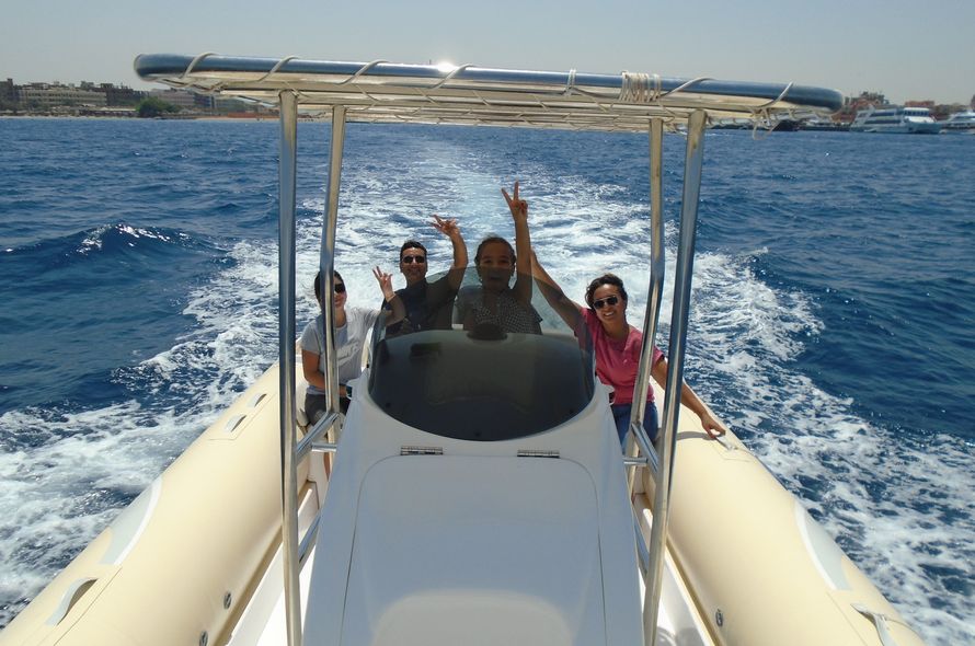 PRIVATE SPEED BOAT WITH A PROGRAM