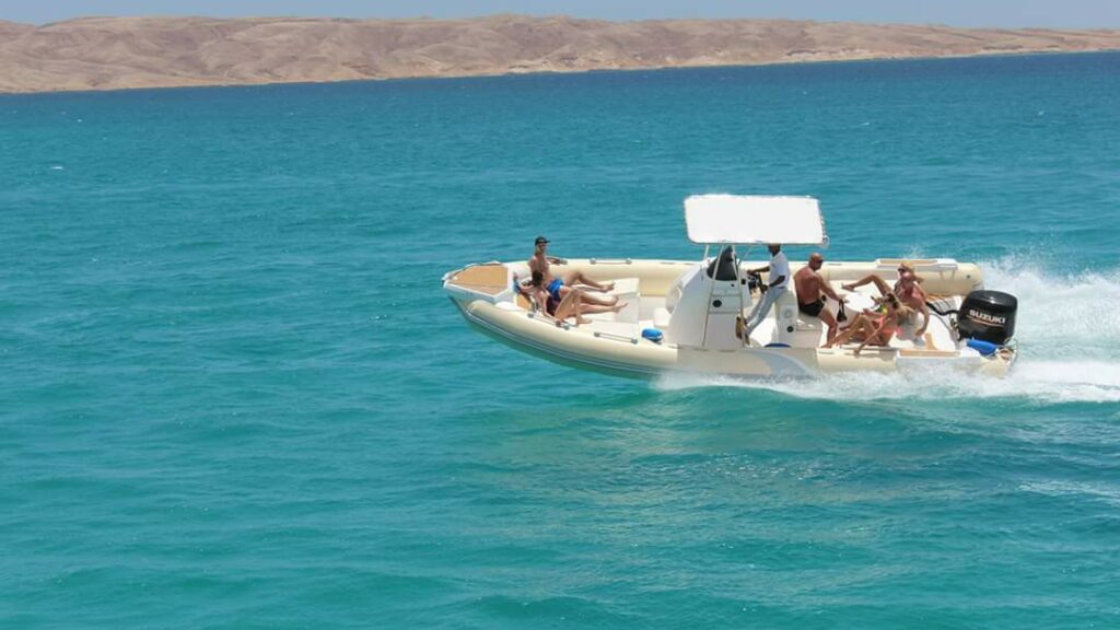 PRIVATE SPEED BOAT WITH A PROGRAM