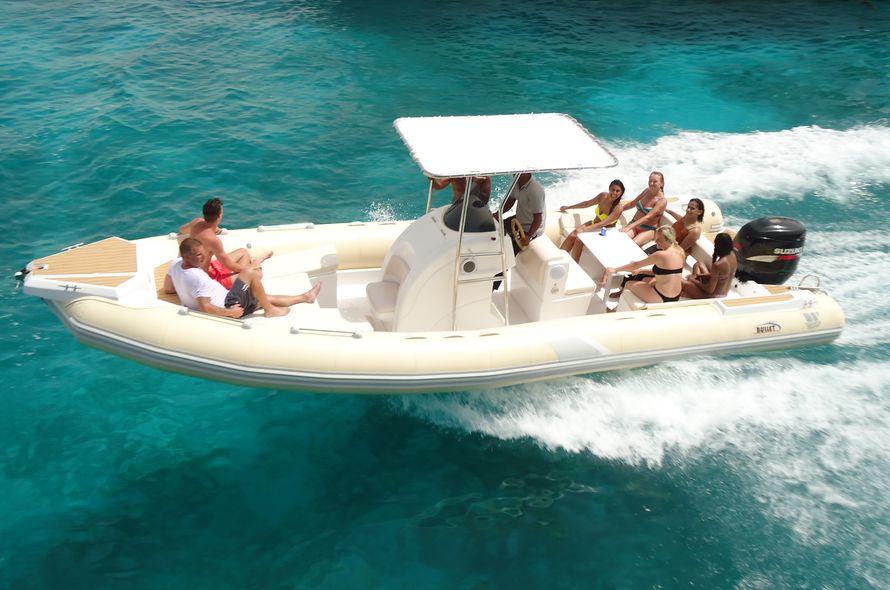 PRIVATE SPEED BOAT WITH A PROGRAM